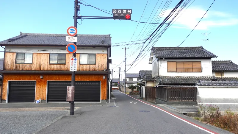 飛鳥寺前の交互信号