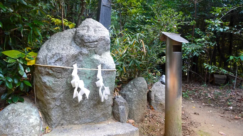 飛鳥坐神社の猿石