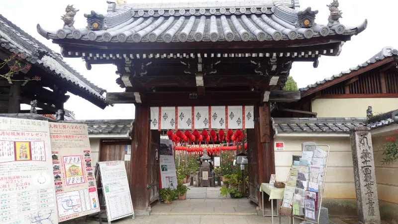 おふさ観音山門