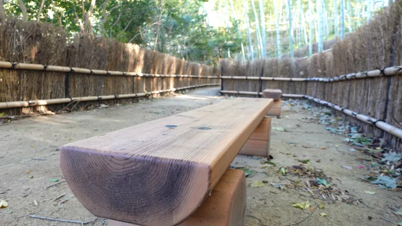 酒船石のベンチ