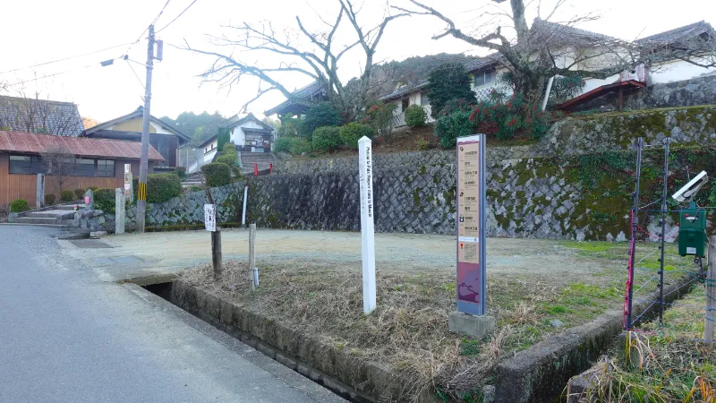 橘寺の東門駐車場